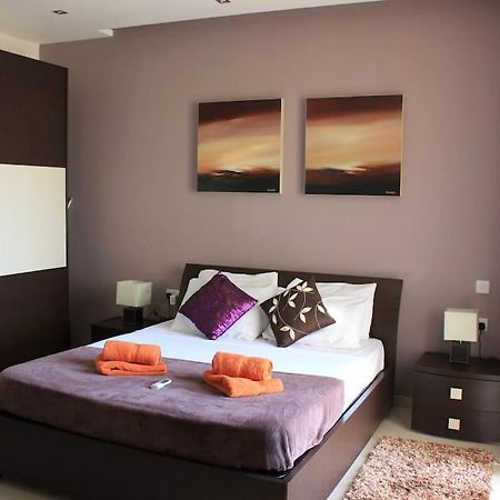 Sunny 2 Bedroom, 2 Bathrooms, Seaside Apt. سليمة المظهر الخارجي الصورة