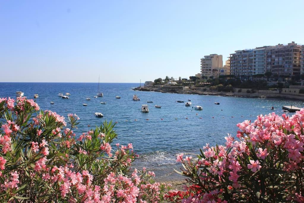 Sunny 2 Bedroom, 2 Bathrooms, Seaside Apt. سليمة المظهر الخارجي الصورة