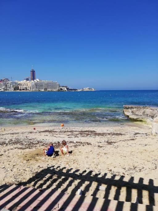 Sunny 2 Bedroom, 2 Bathrooms, Seaside Apt. سليمة المظهر الخارجي الصورة