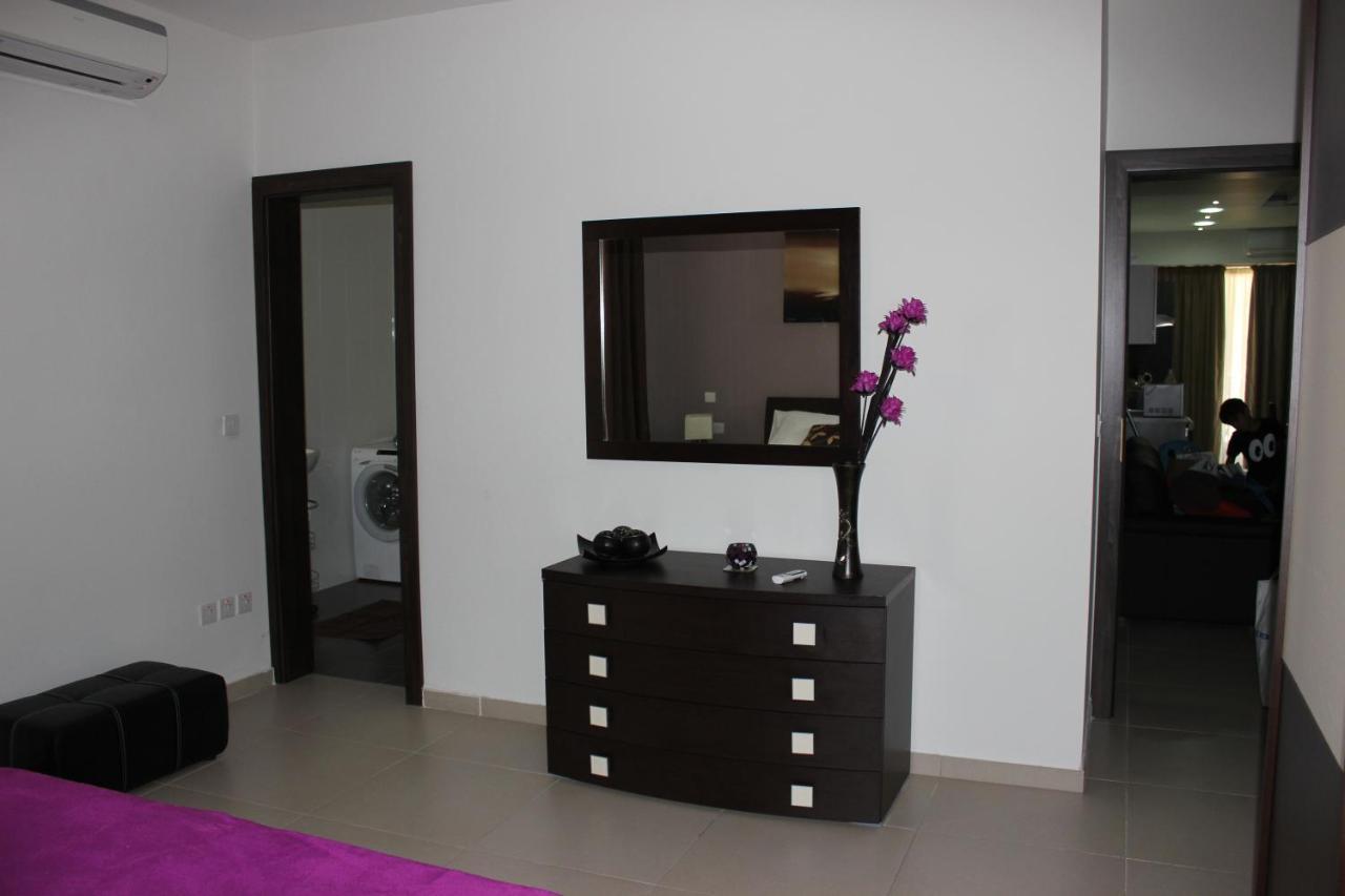 Sunny 2 Bedroom, 2 Bathrooms, Seaside Apt. سليمة المظهر الخارجي الصورة