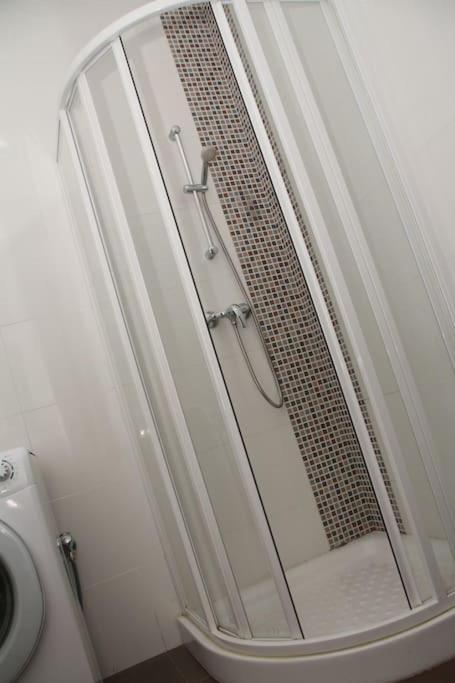 Sunny 2 Bedroom, 2 Bathrooms, Seaside Apt. سليمة المظهر الخارجي الصورة