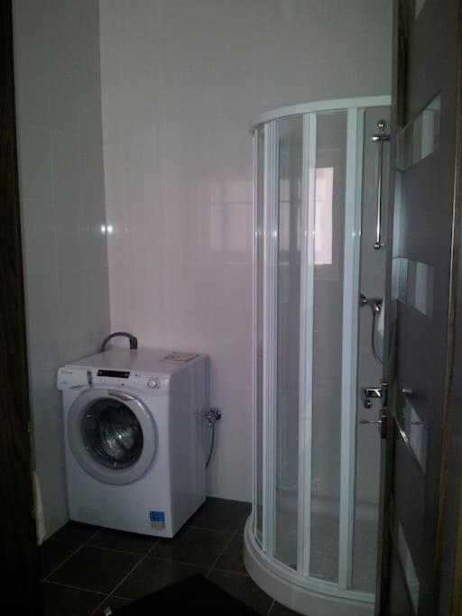 Sunny 2 Bedroom, 2 Bathrooms, Seaside Apt. سليمة المظهر الخارجي الصورة