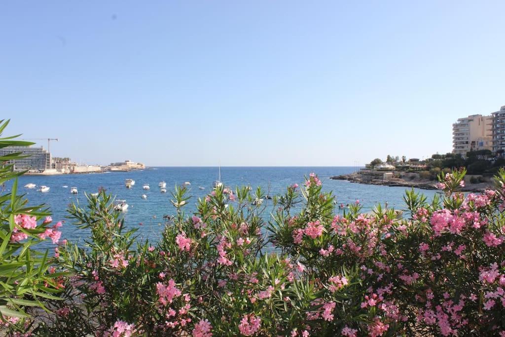 Sunny 2 Bedroom, 2 Bathrooms, Seaside Apt. سليمة المظهر الخارجي الصورة