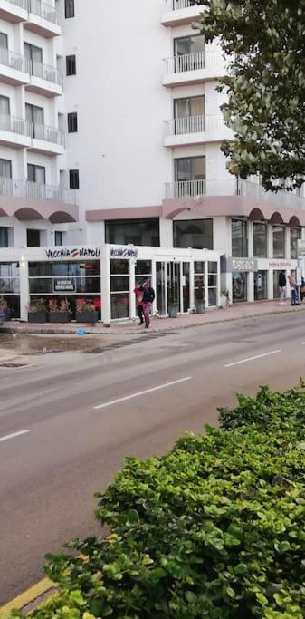 Sunny 2 Bedroom, 2 Bathrooms, Seaside Apt. سليمة المظهر الخارجي الصورة