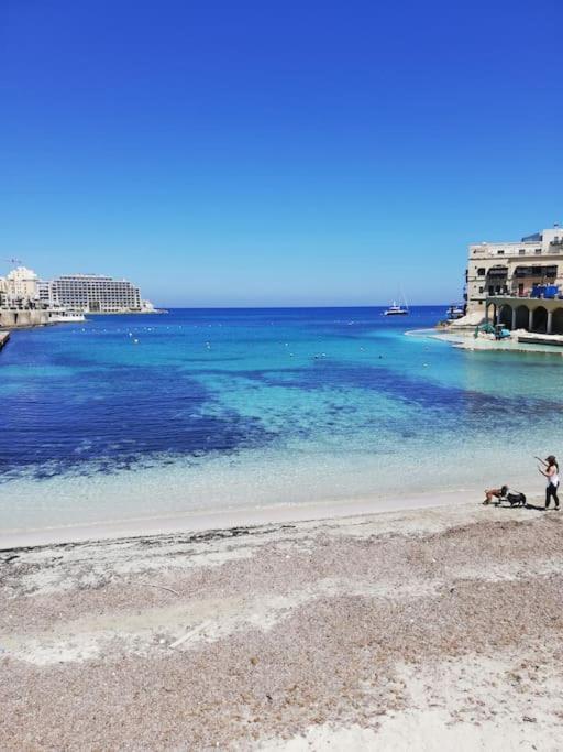 Sunny 2 Bedroom, 2 Bathrooms, Seaside Apt. سليمة المظهر الخارجي الصورة