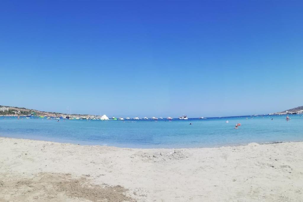 Sunny 2 Bedroom, 2 Bathrooms, Seaside Apt. سليمة المظهر الخارجي الصورة