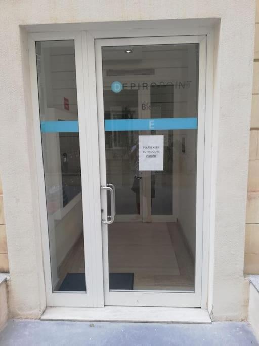 Sunny 2 Bedroom, 2 Bathrooms, Seaside Apt. سليمة المظهر الخارجي الصورة