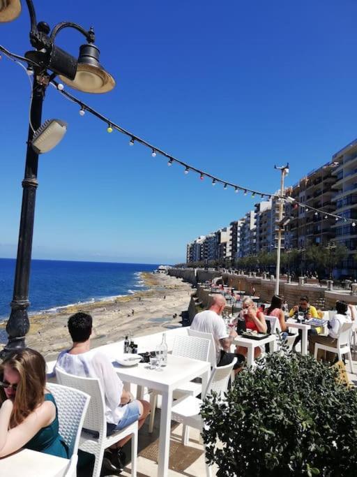 Sunny 2 Bedroom, 2 Bathrooms, Seaside Apt. سليمة المظهر الخارجي الصورة