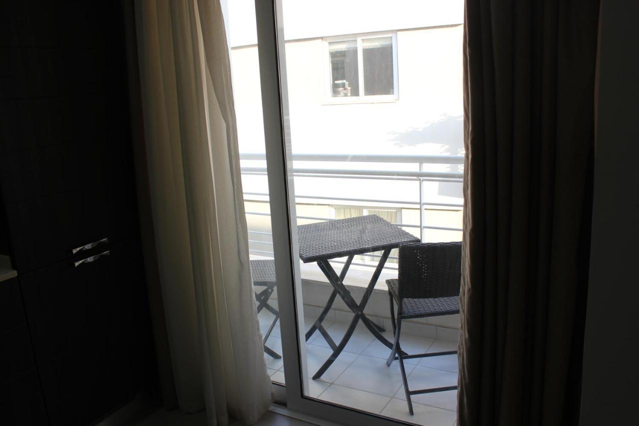 Sunny 2 Bedroom, 2 Bathrooms, Seaside Apt. سليمة المظهر الخارجي الصورة